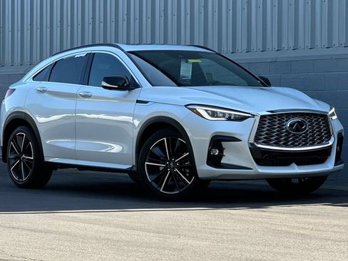 Used 2025 INFINITI QX55 Essential AWD/4WD image 2