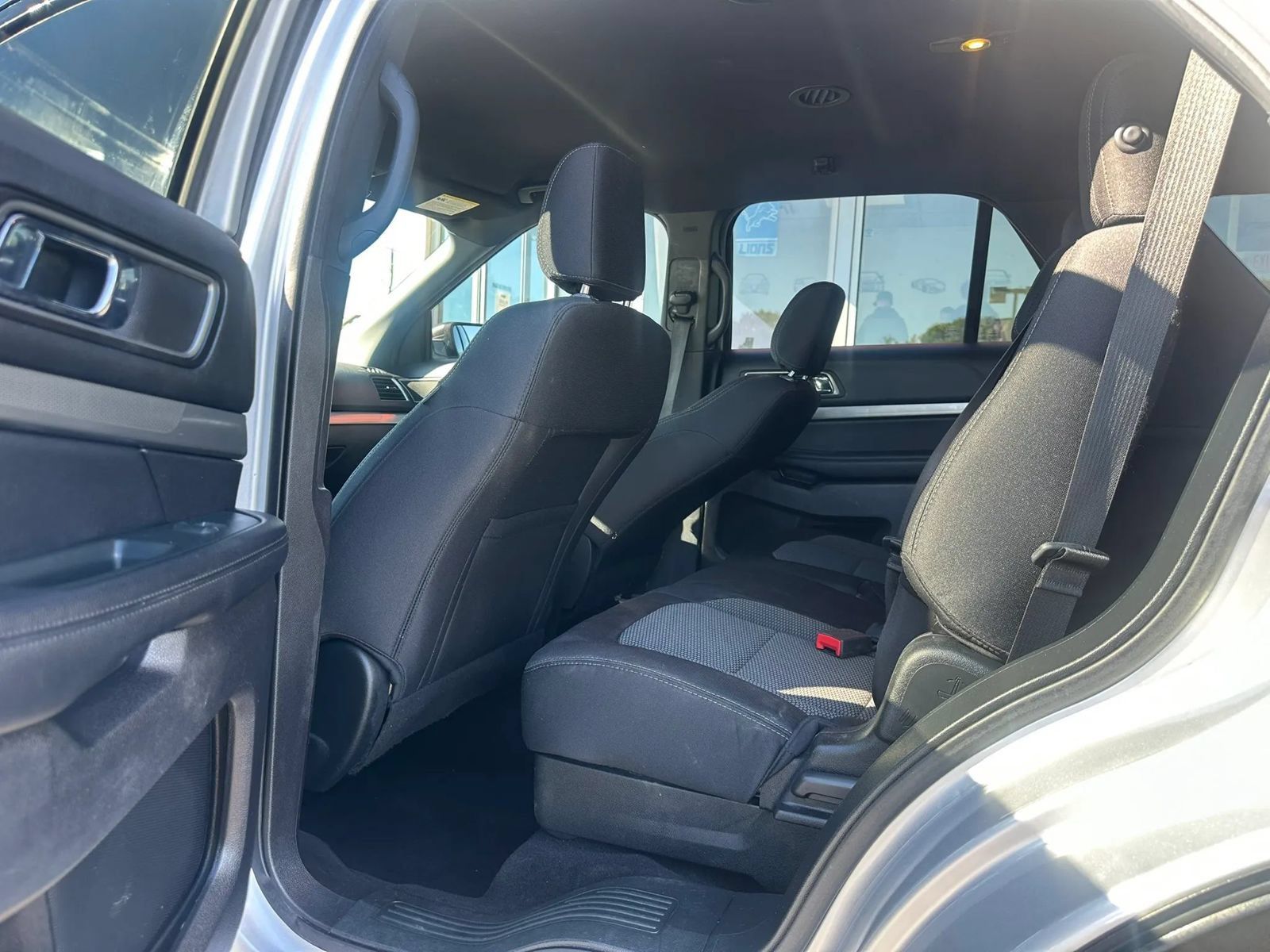 Used 2018 Ford Explorer XLT FWD image 12