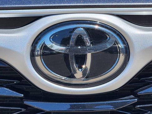 Used 2021 Toyota Highlander LE AWD/4WD image 17