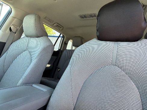 Used 2023 Toyota Highlander LE AWD/4WD image 11