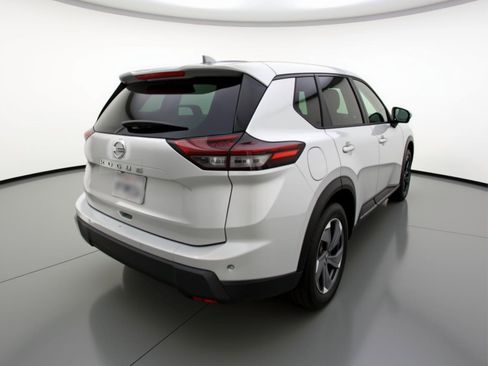 Used 2025 Nissan Rogue SV FWD image 9