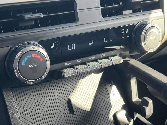 Used 2025 Toyota Tacoma TRD Off-Road AWD/4WD image 29