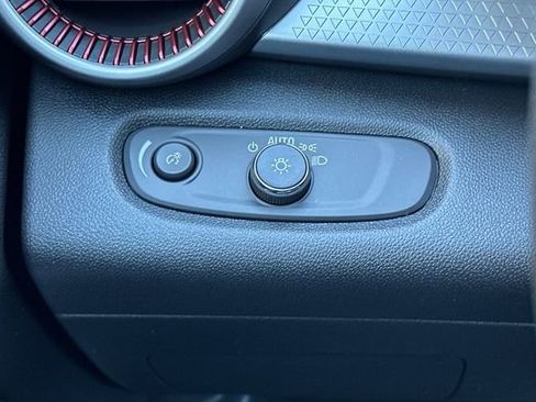 New 2026 Chevrolet Trax RS w/ Sunroof Package image 32