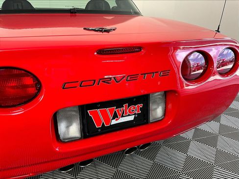 Used 2004 Chevrolet Corvette Z06 w/ Memory Package RWD image 24