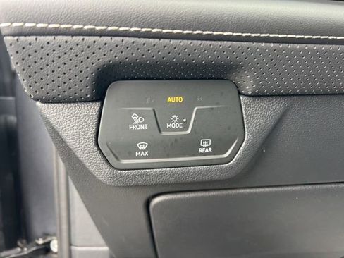 Used 2025 Volkswagen Atlas Cross Sport SE image 10