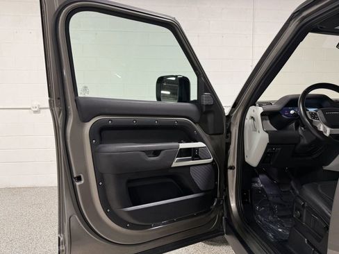 Used 2022 Land Rover Defender 110 S AWD/4WD image 11