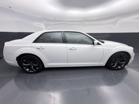 Used 2023 Chrysler 300 S RWD image 8