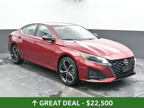 Used 2024 Nissan Altima 2.5 SR w/ SR Premium Package image 4