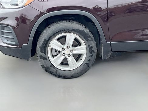 Used 2022 Chevrolet Trax LT w/ Driver Confidence Package image 28