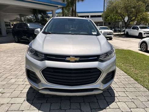 Used 2022 Chevrolet Trax LT w/ LT Convenience Package FWD image 19