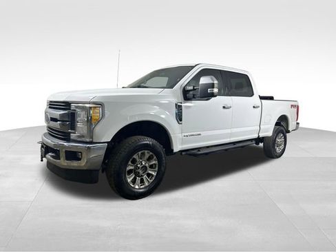 Used 2017 Ford F250 XLT w/ XLT Premium Package image 2