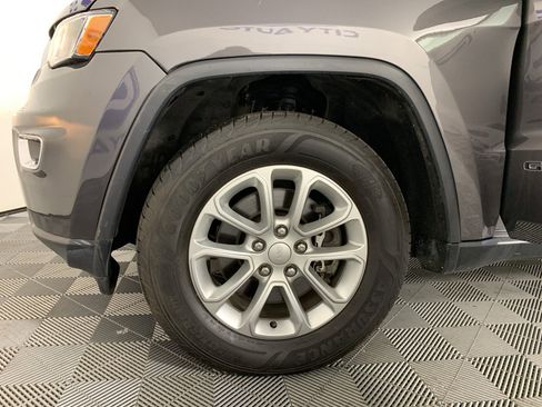 Used 2021 Jeep Grand Cherokee Laredo AWD/4WD image 12