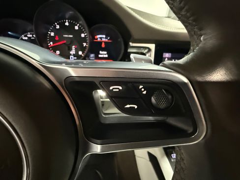 Used 2021 Porsche Macan AWD/4WD image 42
