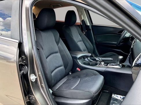 Used 2016 MAZDA MAZDA3 i Sport w/ Preferred Equipment Package FWD image 9
