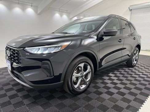 Used 2025 Ford Escape ST-Line AWD/4WD image 3