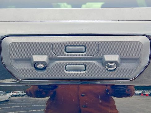 Used 2024 GMC Sierra 1500 SLE image 6