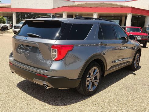 Used 2023 Ford Explorer XLT w/ Equipment Group 202A RWD image 4