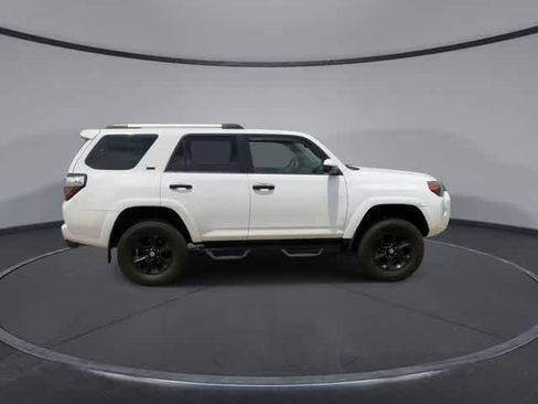 Used 2022 Toyota 4Runner SR5 AWD/4WD image 9