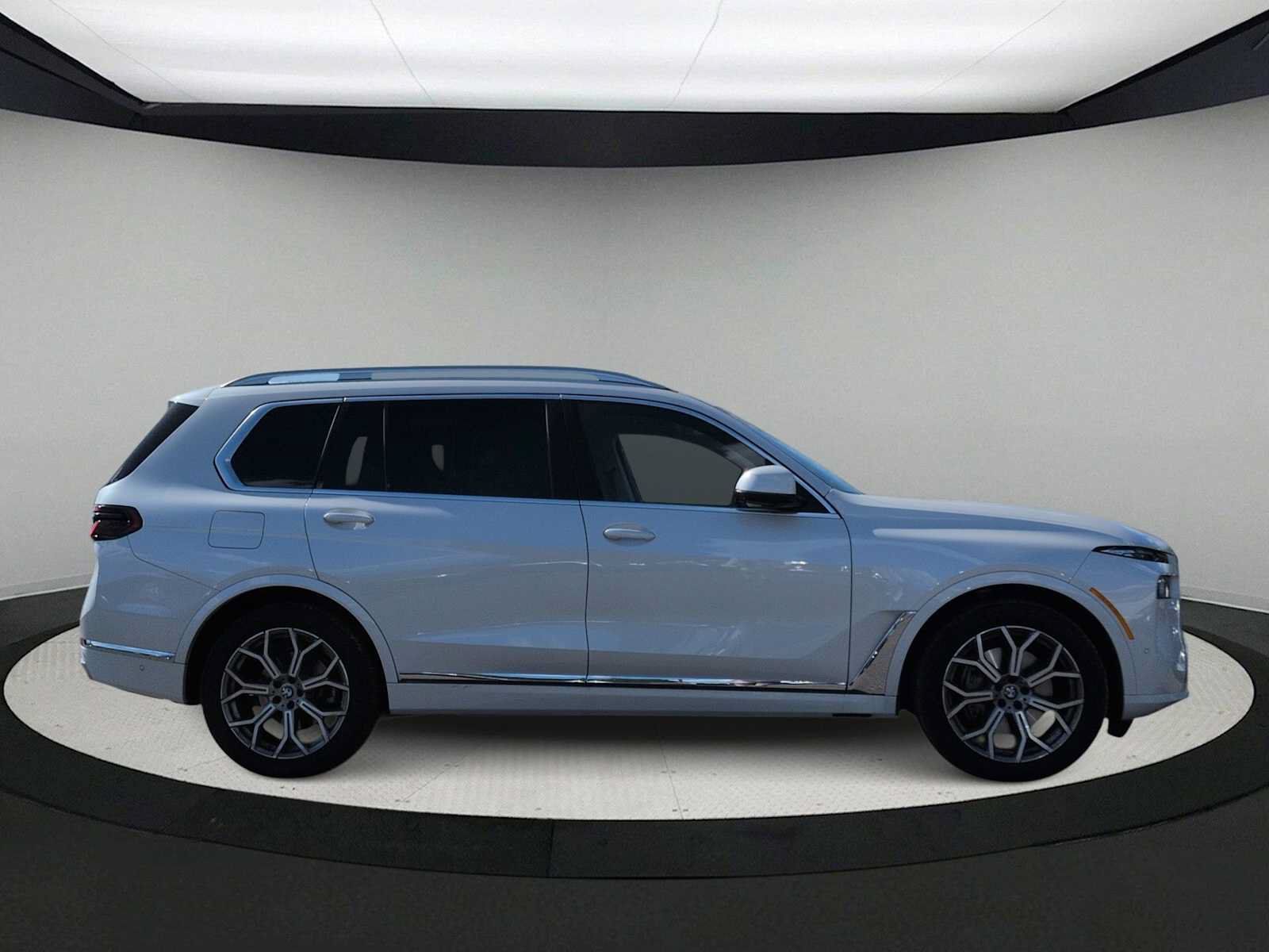 Used 2026 BMW X7 xDrive40i w/ Premium Package AWD/4WD image 9