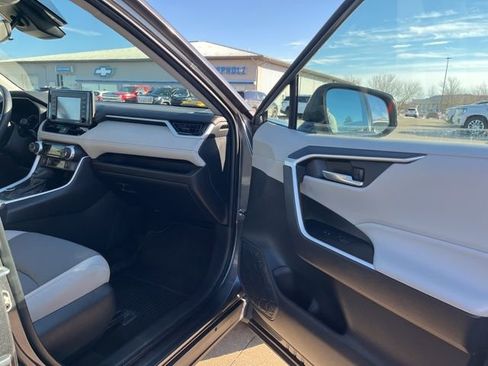 Used 2022 Toyota RAV4 XLE w/ Convenience Package image 15