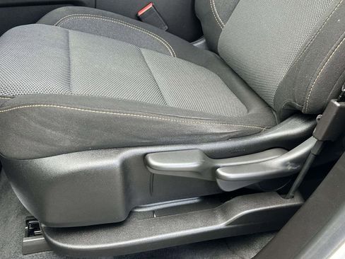 Used 2021 Chevrolet Traverse LS FWD image 17