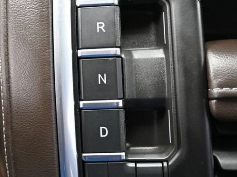 Used 2021 Chevrolet Suburban LT RWD image 21