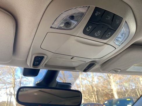 Used 2022 Chrysler Pacifica Limited image 27