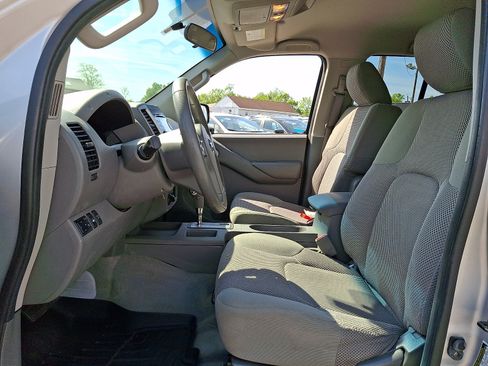 Used 2013 Nissan Frontier SV AWD/4WD image 13