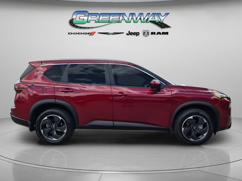 Used 2024 Nissan Rogue SV w/ SV Premium Package FWD image 4