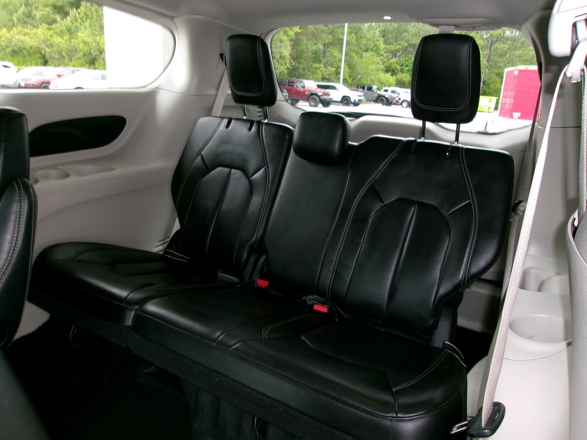 Used 2024 Chrysler Pacifica Touring-L FWD image 18