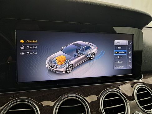Used 2018 Mercedes-Benz E 400 4MATIC Sedan image 32