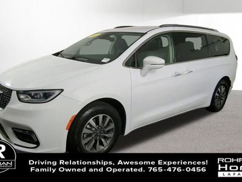 Used 2021 Chrysler Pacifica Touring-L image 4