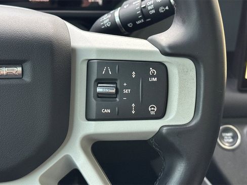 Used 2024 Land Rover Defender 130 S image 32