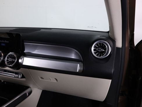 Used 2023 Mercedes-Benz EQB 300 4MATIC image 49