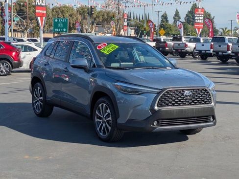 Used 2023 Toyota Corolla Cross XLE image 3