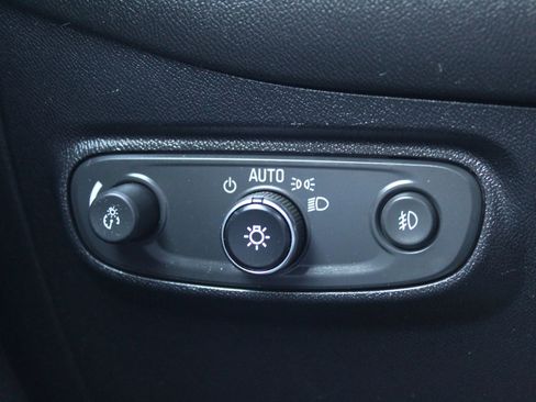 Used 2018 Chevrolet Equinox Premier image 34