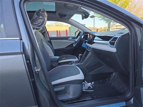 New 2026 Volkswagen Taos SE image 23