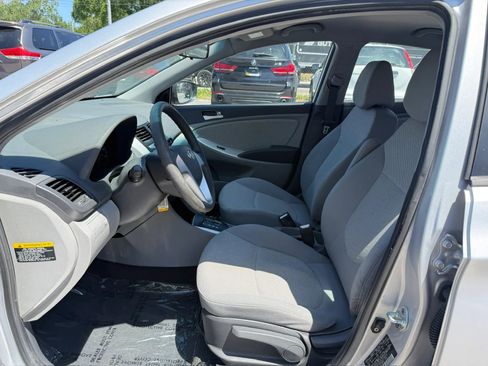 Used 2012 Hyundai Accent GLS FWD image 6