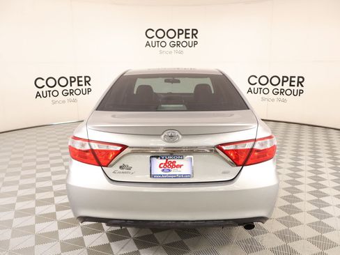 Used 2016 Toyota Camry SE FWD image 20