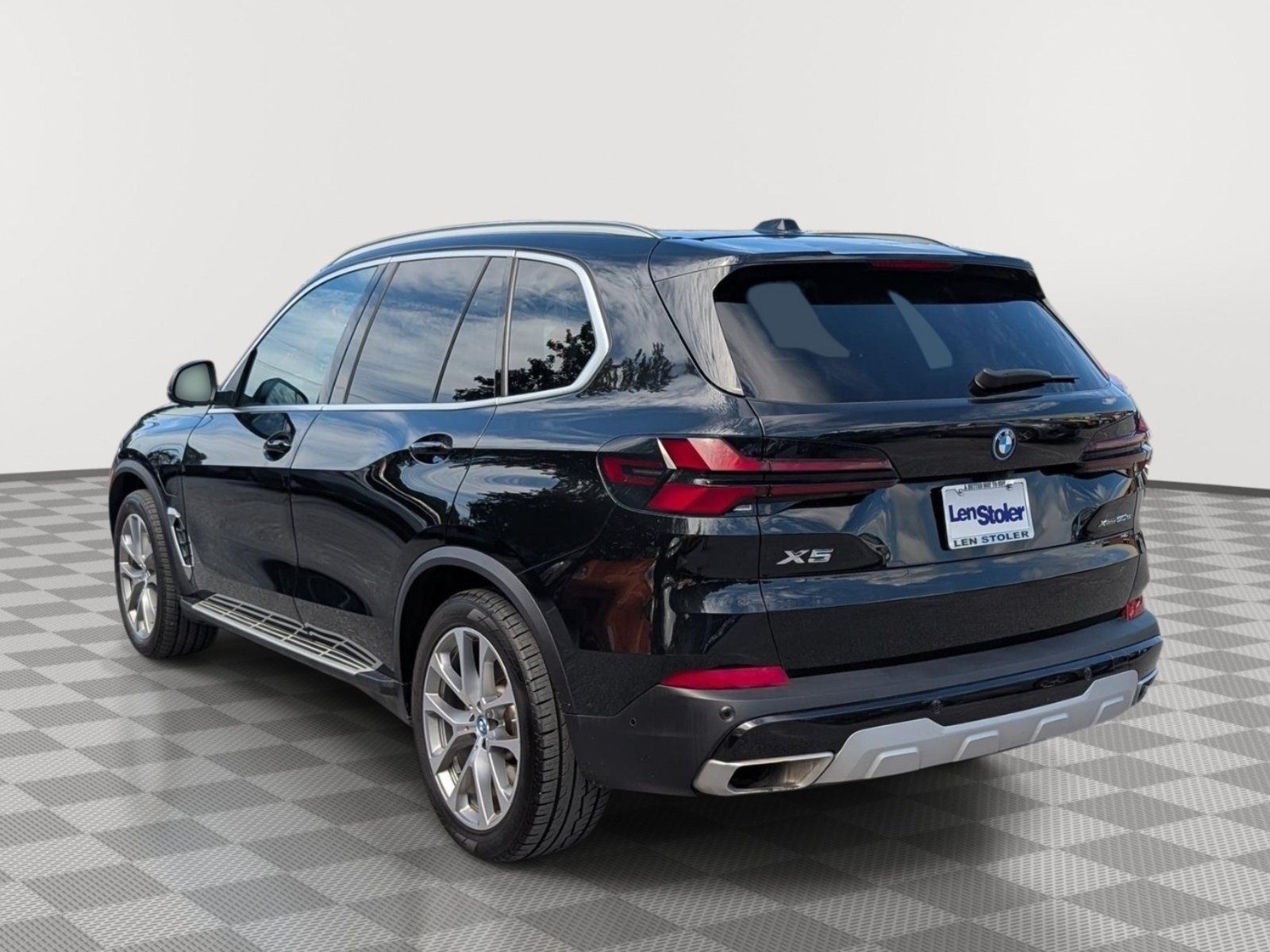 Used 2025 BMW X5 xDrive50e AWD/4WD image 3