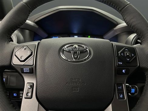 Used 2023 Toyota Tacoma TRD Sport w/ Technology Package image 14