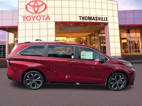 New 2025 Toyota Sienna Platinum image 4