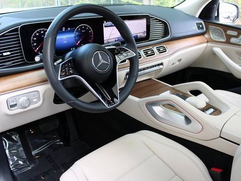 Used 2024 Mercedes-Benz GLS 450 GLS 450 4MATIC image 8