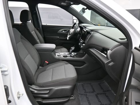 Used 2023 Chevrolet Traverse LT image 41