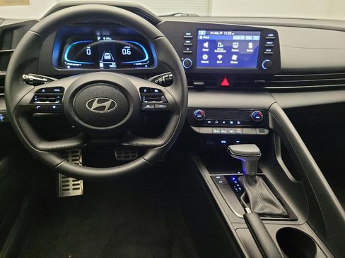 Used 2025 Hyundai Elantra Sport FWD image 22