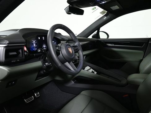Used 2025 Porsche Macan 4S Electric AWD/4WD image 4