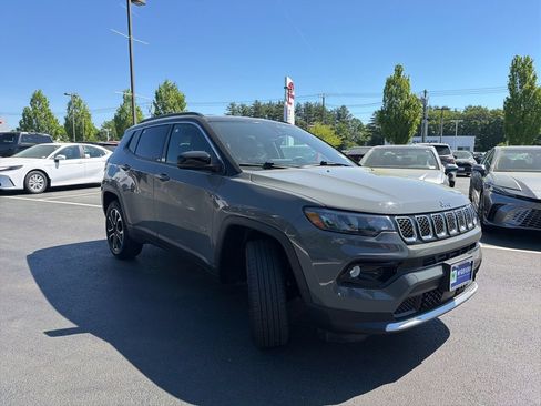 Used 2023 Jeep Compass Limited AWD/4WD image 3