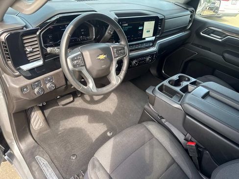 Used 2025 Chevrolet Silverado 1500 LT AWD/4WD image 25