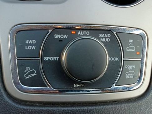 Used 2012 Jeep Grand Cherokee Overland AWD/4WD image 10