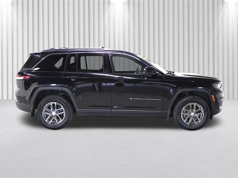 Certified 2025 Jeep Grand Cherokee Laredo X w/ Luxury Tech Group I AWD/4WD image 2